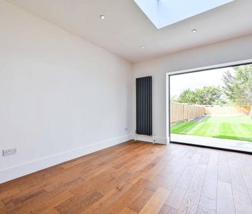 4 bedroom semi-detached house to rent - Photo 4