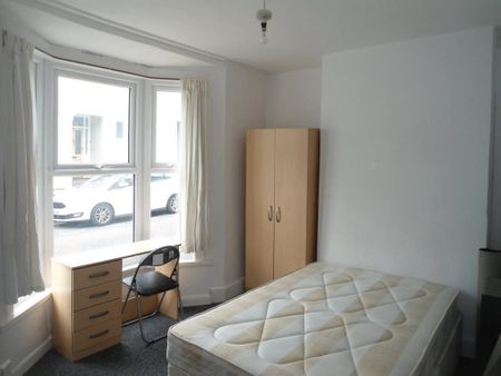 6 bedroom terraced house to rent - Photo 3