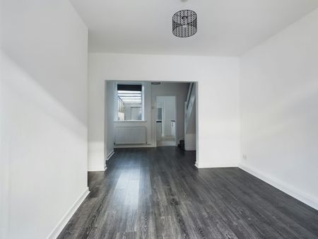 Terraced House to rent on - Photo 5