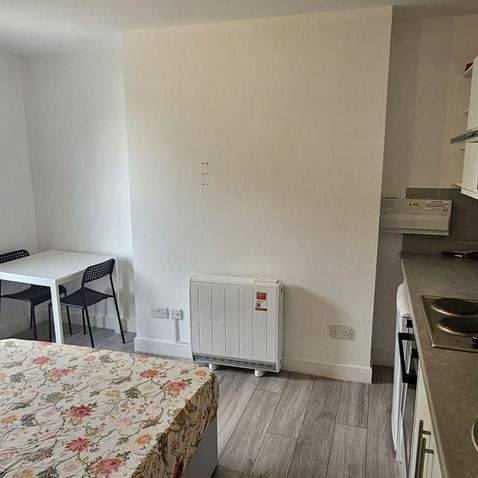 Studio to rent - Photo 2