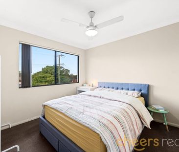 Unfurnished Two Bedroom Apartment Suitable for young family or frie... - Photo 5