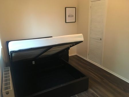 4 Bed Semi-Detached House, Chandos Grove, M5 - Photo 4