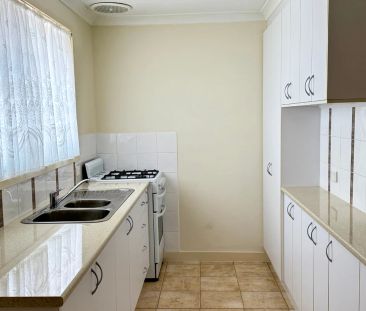Three Bedroom Home - Fully refreshed and renovated - Photo 6