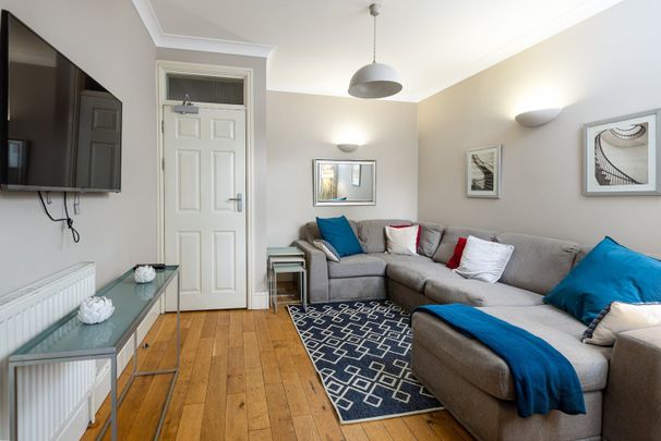 6 Bed End Terrace, Kimbolton Avenue, NG7 - Photo 1