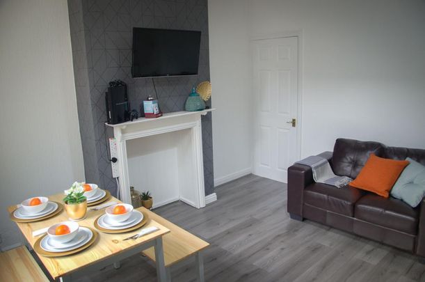 4 bedroom terraced house to rent - Photo 1