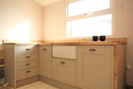 5 bedroom house, 1 en-suite - Photo 5