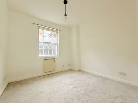 Low Petergate, York - Photo 4