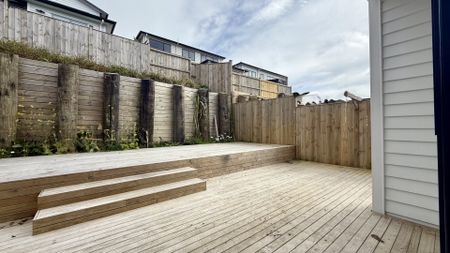 Large and luxurious in Flat bush - Photo 3