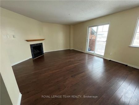 For Lease - 39 THORNBURY Crescent, South of Baseline to Knoxdale, Ontario - Photo 3