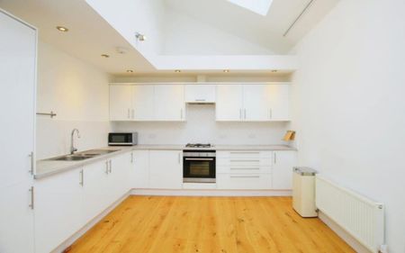 Modern split-level two-bedroom duplex in the popular Montpelier. Unfurnished! - Photo 4