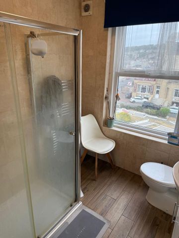 1 bedroom in a house share to rent - Photo 5