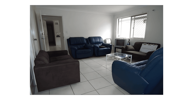 Spacious Private Room with Ensuite Available! - Photo 1