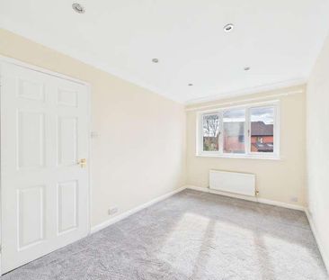 Derrick Close, Tilehurst, RG31 - Photo 3