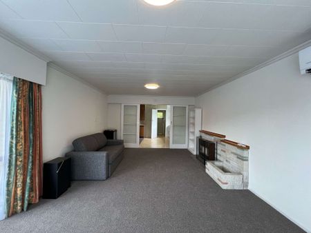 Wainuiomata 3 Bedrooms - Photo 2