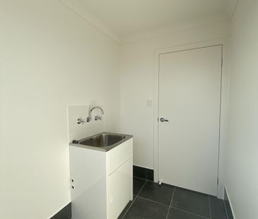 Spacious 4 Bedroom Family Home - Photo 1