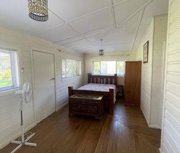 PERFECT FOR BIG FAMILIES - CLOSE TO TOWN - 4 plus Bedrooms - Photo 4