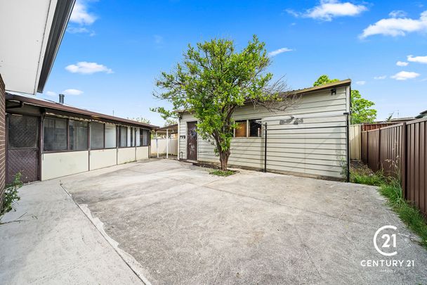 Family Home Awaits for You&excl; - Photo 1