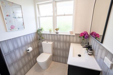 Sandringham, 2 Bedrooms. - Photo 4