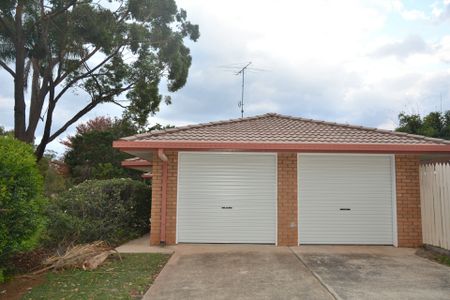 12 Ballin Drive, CENTENARY HEIGHTS - Photo 4