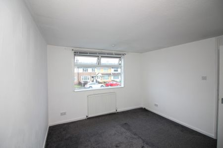 3 Bedroom Mid Terraced House - Photo 4