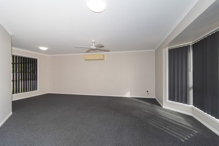 NEAT AND TIDY HOME WITH OCEAN VIEWS FROM THE FRONT YARD! - Photo 4