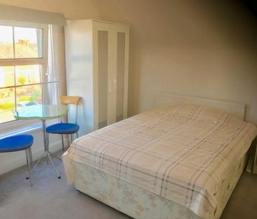 1 bedroom in a house share to rent - Photo 4