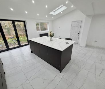 4 bedroom detached house to rent - Photo 3