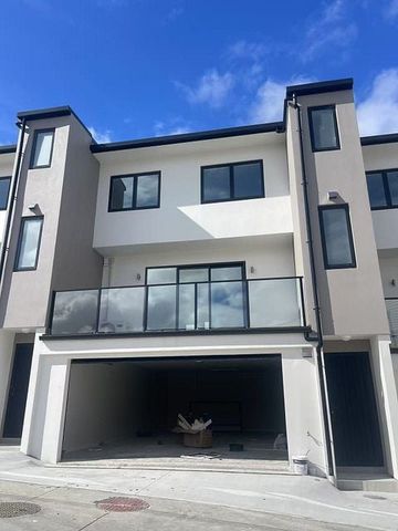 BRAND NEW 5 Bedroom Home in Flat Bush - Photo 4