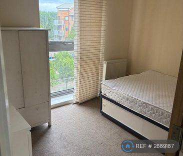3 bedroom flat to rent - Photo 2
