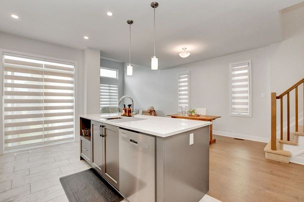 For Lease - 927 OMAGAKI Way, Blossom Park - Airport and Area, Ontario - Photo 1