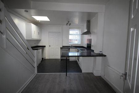 2 Bedroom Terraced House for Rent - Photo 2