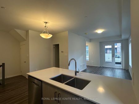 Condo Townhouse For Lease | N7395758 - Photo 2