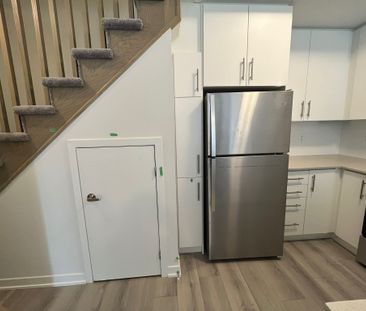 For Lease - 3409 Ridgeway Drive Unit# 3, Mississauga, Ontario - Photo 2