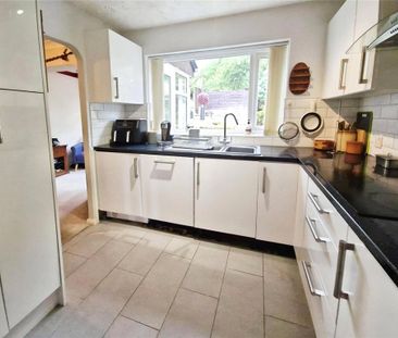 3 bedroom semi-detached house to rent - Photo 2