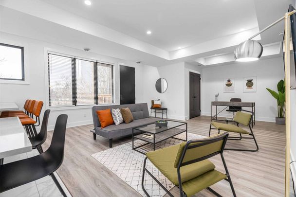 Queens Avenue - Photo 1