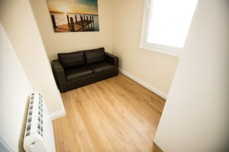 Good Sized 2 Bedroom Property to Let in Reading Town Centre - Photo 3