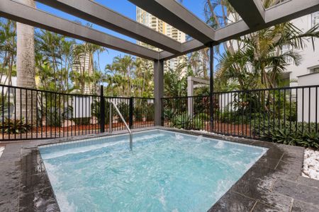 Studio Apartment in the Heart of Surfers Paradise! - Photo 2