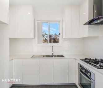 Private Entry and Spacious Flat with Private Outdoor - Photo 2