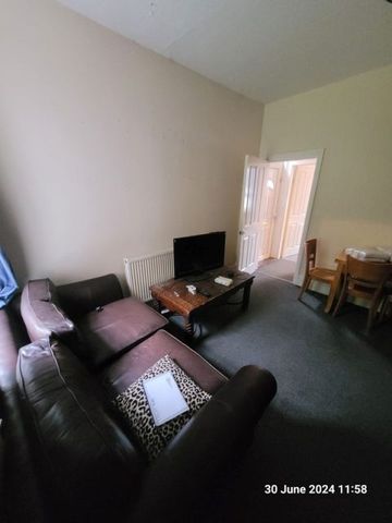 7 Elliott Road, Crookesmoor - Photo 2