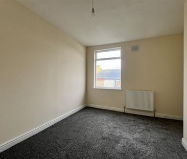 Victoria Road, Scarborough - Photo 1