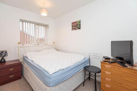 2 bedroom semi-detached house to rent - Photo 3