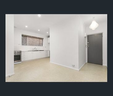 WELL POSITIONED APARTMENT INCLUDING APPLIANCES - Photo 5