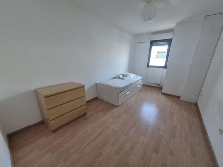 Location Appartement 4 pièces 93m² LILLE 59000 - Photo 4