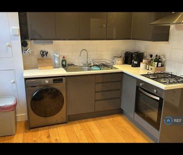 1 bedroom in a flat share to rent - Photo 5
