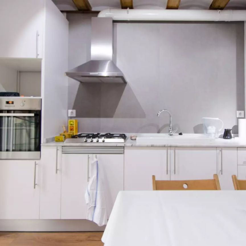 2-bedroom apartment for rent in El Raval, couples and students accepted - Foto 1