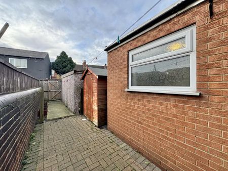 2 bedroom terraced house to rent - Photo 2
