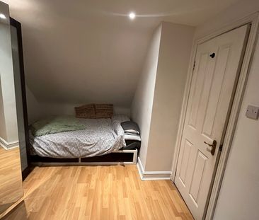 Room in a Shared House, Fitzneal Street, W12 - Photo 2