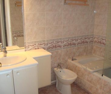 Location Appartement 4 pièces 87m² DRAGUIGNAN 83300 - Photo 4