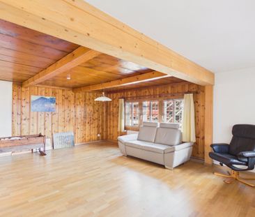 Charming 5.5-room single-family house with balcony in Faulensee - Photo 1