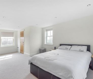 4 bedroom detached house to rent - Photo 4